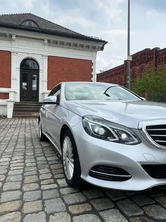 Gebraucht Mercedes E350 258 PS (189 kW) 2015 Silber Limousine