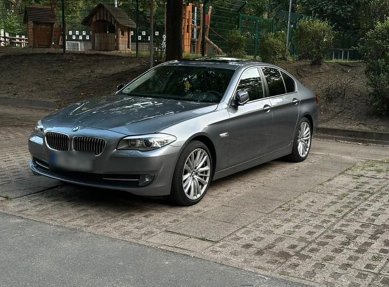 Grau Gebraucht 2012 BMW 530 Limousine | 14.000 € (Fairer Preis) - Bild 1/4