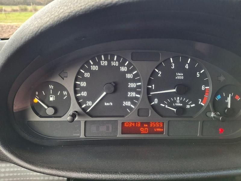 Gebraucht BMW 318 143 PS (105 kW) 2002 Silber Limousine