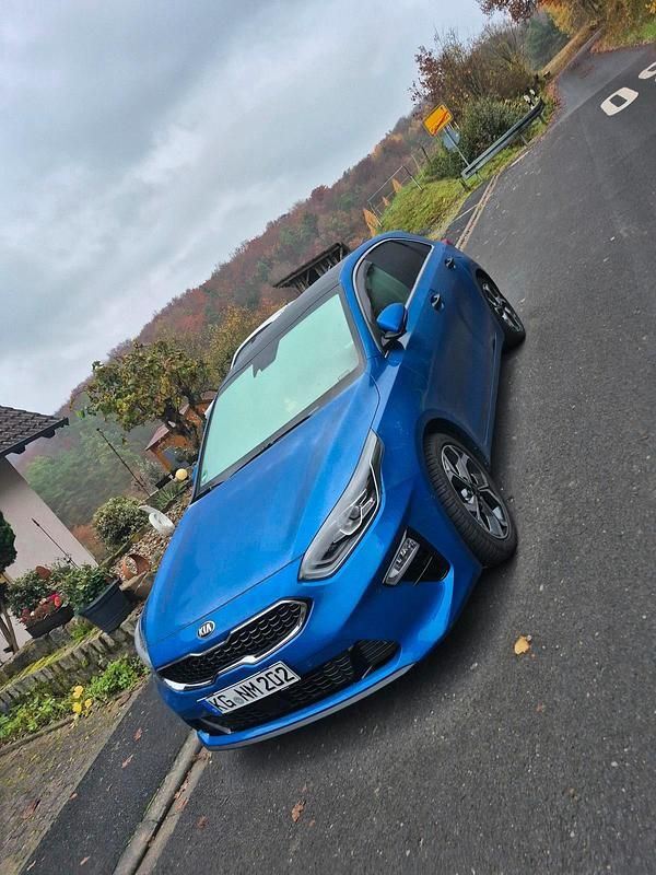 Blau Gebraucht 2018 Kia Ceed Kleinwagen | 15.600 € (Etwas zu teuer) - Bild 1/4