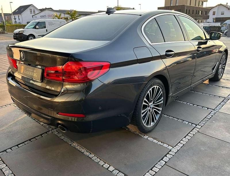Gebraucht BMW 530 252 PS (185 kW) 2018 Sophistograu brillanteffekt Limousine