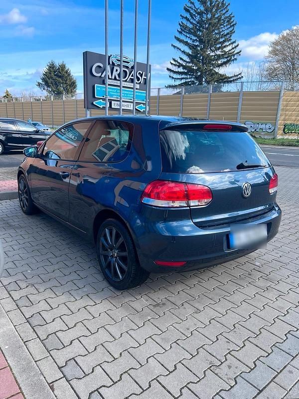 Gebraucht VW Golf VI 105 PS (77 kW) 2009 Blau Kleinwagen