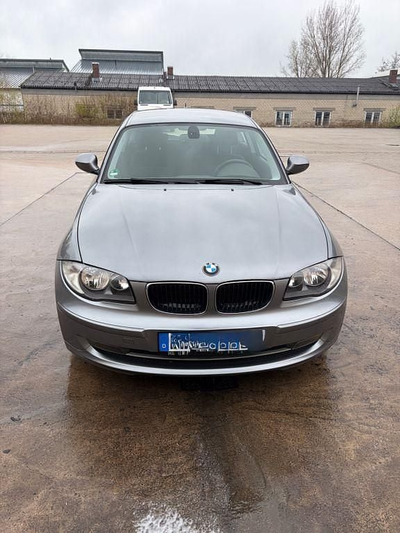 Gebraucht BMW 118 143 PS (105 kW) 2011 Grau Kleinwagen