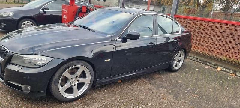 Gebraucht BMW 318 184 PS (135 kW) 2011 Limousine