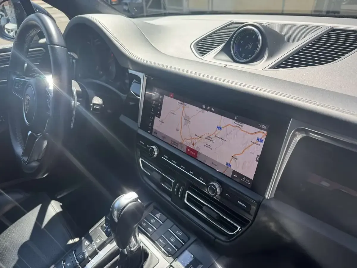 Gebraucht Porsche Macan 354 PS (260 kW) 2019 Tiefschwarzmetallic SUV