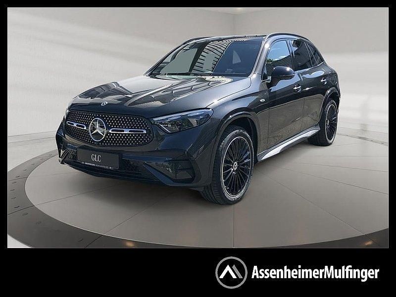 Grau metalliclack graphitgrau Gebraucht 2025 Mercedes GLC300e SUV | 73.980 € - Bild 1/4