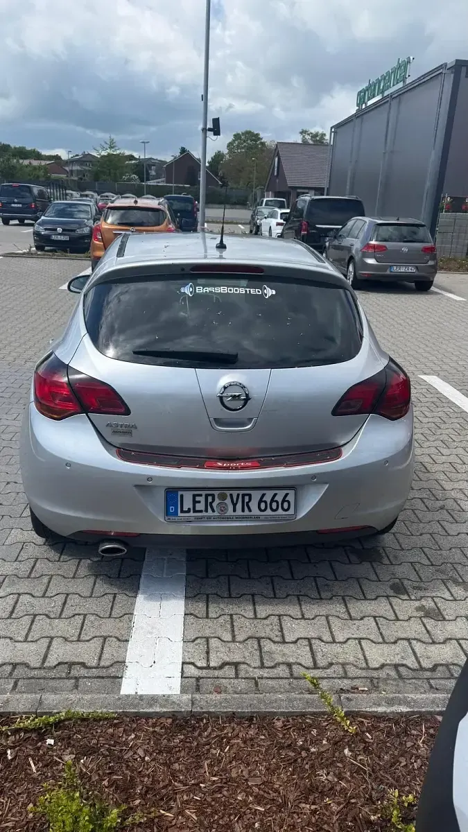 Usata Opel Astra 125 CV (91 kW) 2012 Argento Berlina