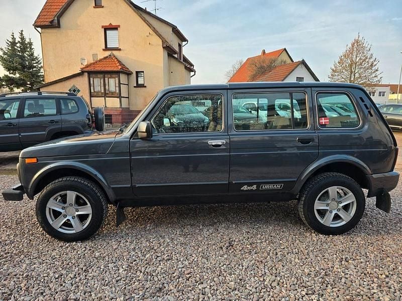 Gebraucht Lada Taiga 83 PS (61 kW) 2019 Grau SUV