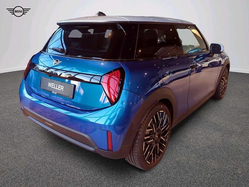 Gebraucht Mini Cooper Favoured 156 PS (114 kW) 2024 Blau Kleinwagen