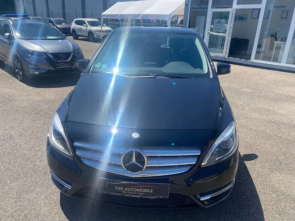 Gebraucht Mercedes B180 109 PS (80 kW) 2012 Schwarz Kleinwagen