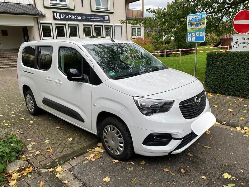 Używany Opel Combo 131 KM (96 kW) 2023 Biały Minivan