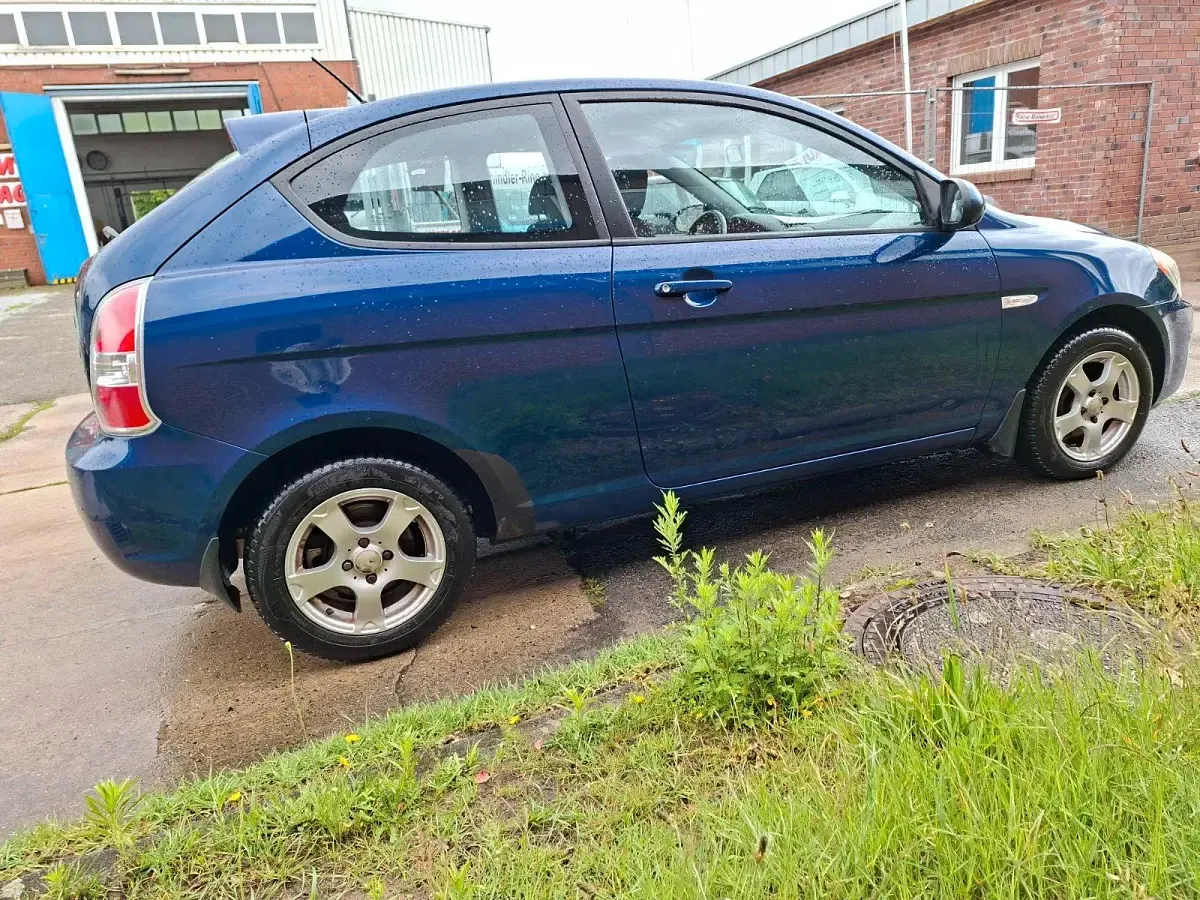 Gebraucht Hyundai Accent 96 PS (70 kW) 2007 Blau Coupé