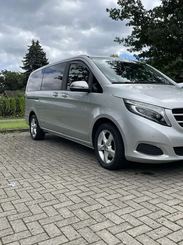 Gebraucht Mercedes V220 Edition 163 PS (119 kW) 2018 Grau Van / Kleinbus