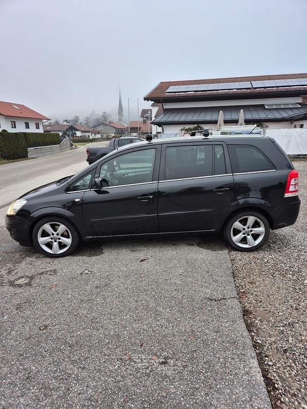 Schwarz Gebraucht 2014 Opel Zafira Van / Kleinbus | 4.000 € (Guter Preis) - Bild 1/4