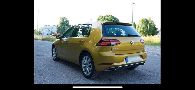 Gebraucht VW Golf Highline 125 PS (91 kW) 2018 Gelb Limousine