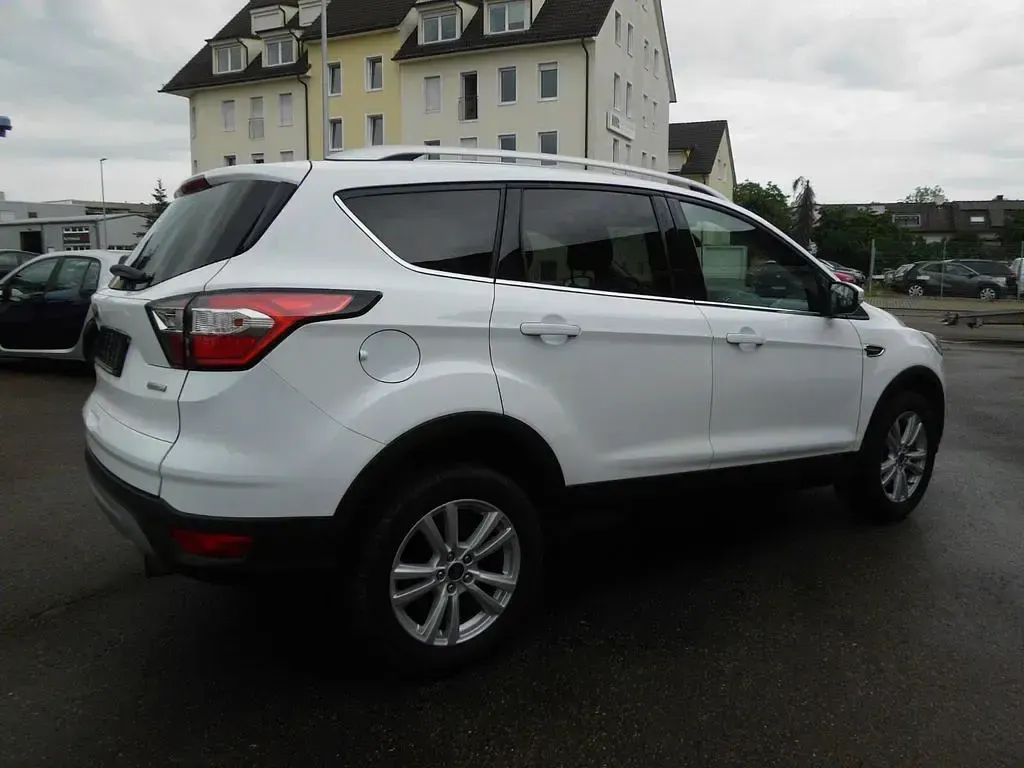 Gebraucht Ford Kuga Cool & Connect 150 PS (110 kW) 2017 Weiß SUV