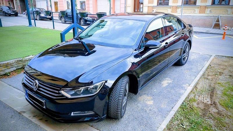 Schwarz Gebraucht 2018 VW Passat Limousine | 11.200 € (Fairer Preis) - Bild 1/4