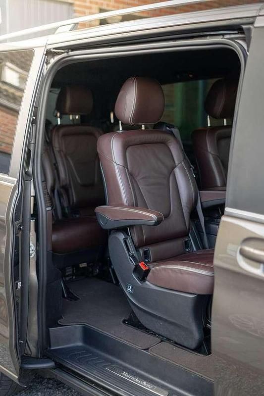 Gebraucht Mercedes V250 Avantgarde Edition 190 PS (139 kW) 2016 Braun Van / Kleinbus