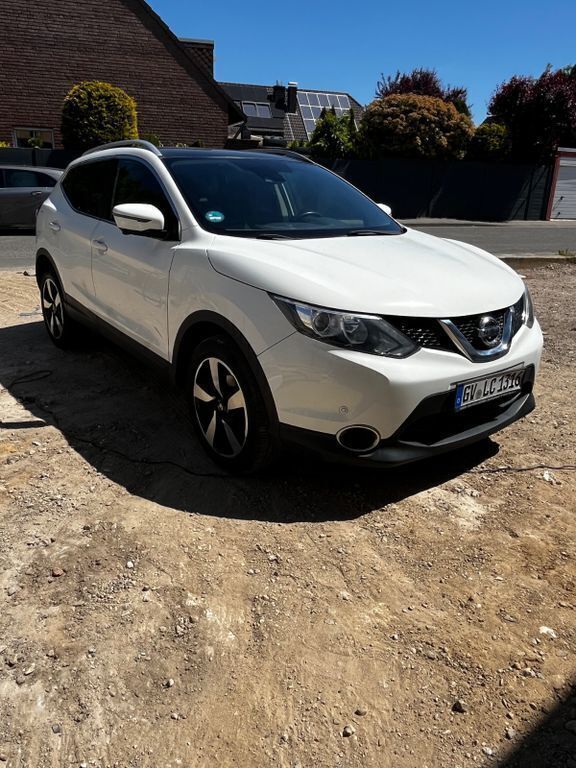 Weiß Gebraucht 2015 Nissan Qashqai 360º SUV | 8.800 € (Superpreis) - Bild 1/4