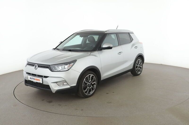 Grau Gebraucht 2019 Ssangyong Tivoli Crystal SUV | 11.940 € - Bild 1/4