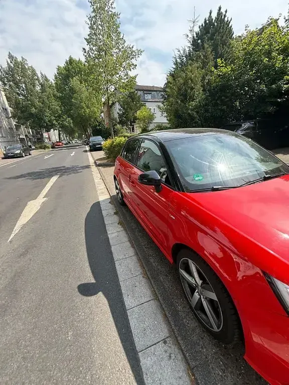Gebraucht Audi A1 Sportback Sport 95 PS (69 kW) 2015 Rot Kleinwagen