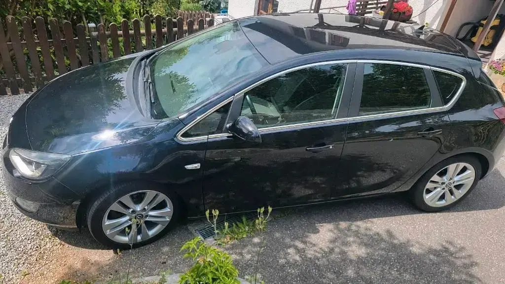 Gebraucht Opel Astra 180 PS (132 kW) 2010 Schwarz Kleinwagen