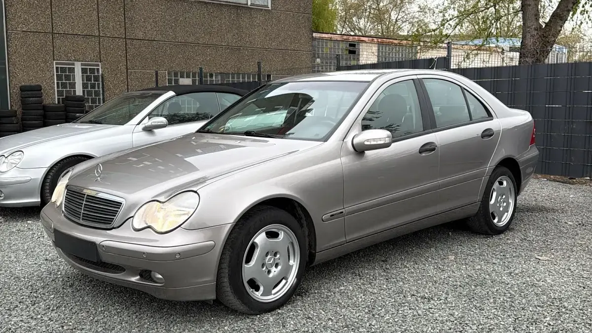 Gebraucht Mercedes C200 Classic 163 PS (119 kW) 2003 Braun Limousine