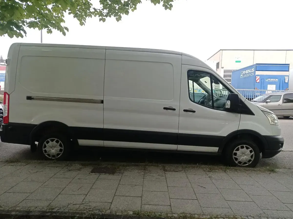 Gebraucht Ford Transit Trend 131 PS (96 kW) 2019 Weiß Limousine