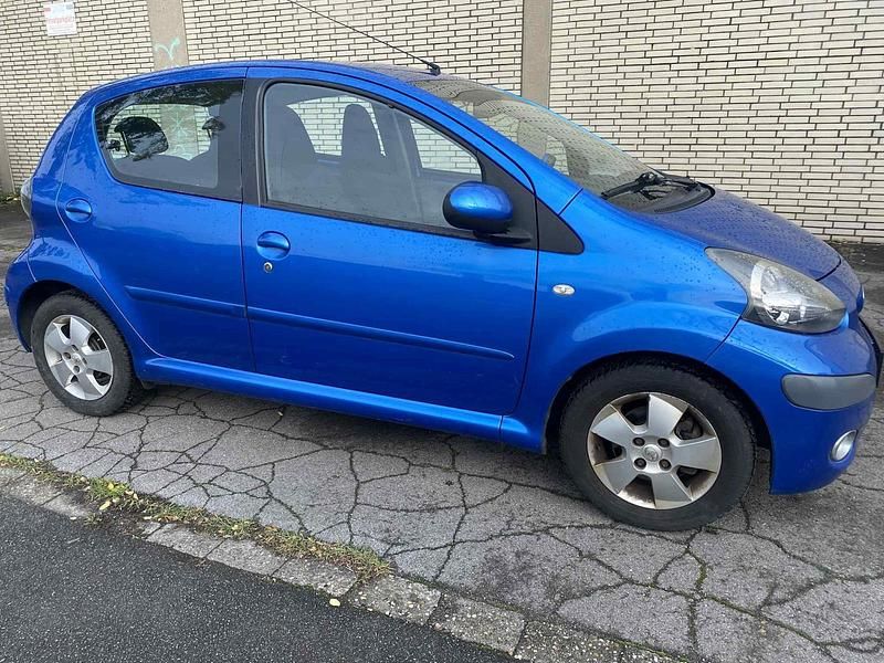 Blau Gebraucht 2009 Toyota Aygo Kleinwagen | 2.300 € (Guter Preis) - Bild 1/4