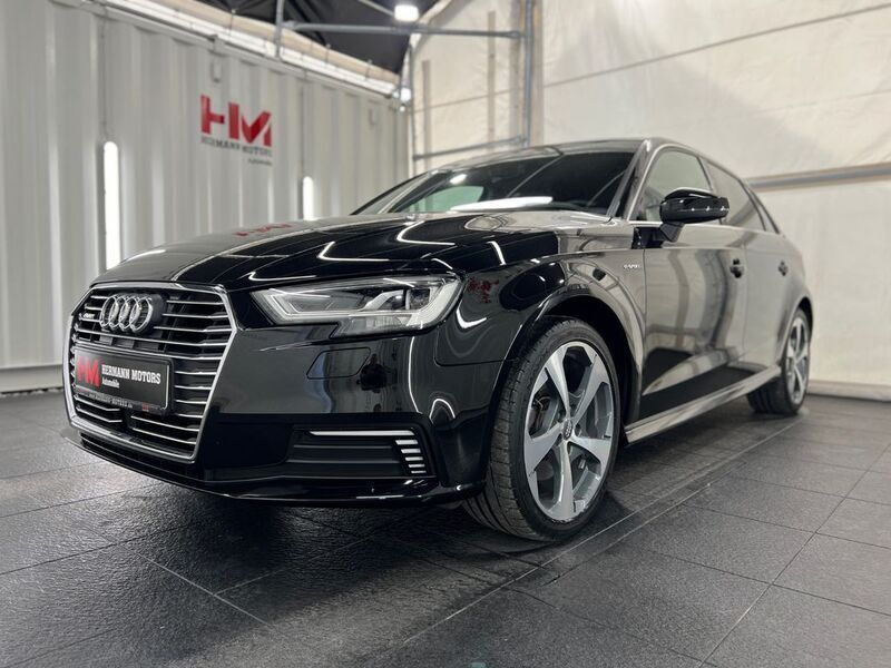 Schwarz Gebraucht 2018 Audi A3 Sportback e-tron Sport Limousine | 19.890 € (Fairer Preis) - Bild 1/4