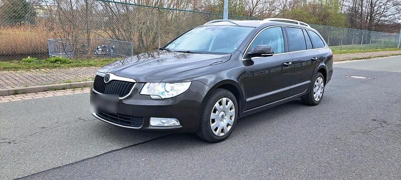 Gebraucht Skoda Superb 170 PS (125 kW) 2013 Braun Kombi