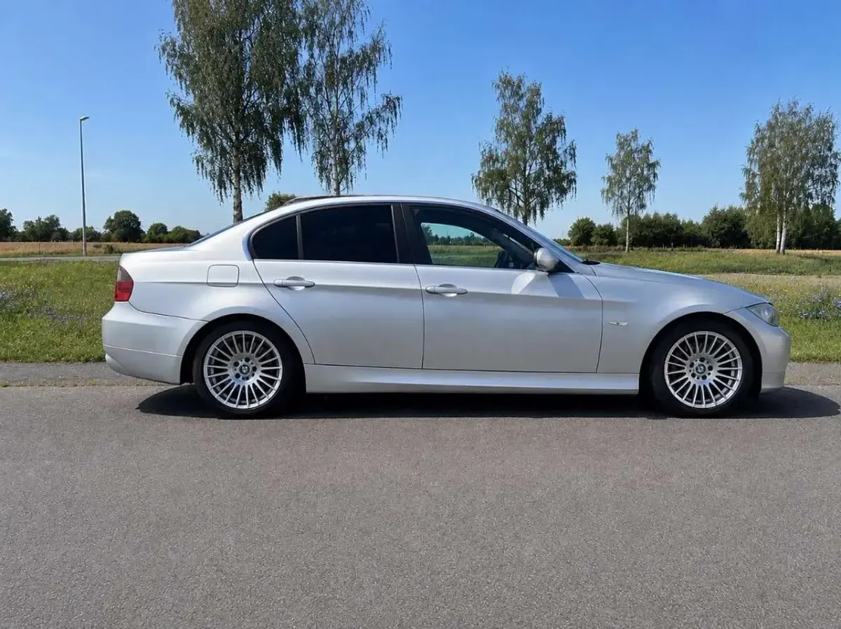 Gebraucht BMW 325 218 PS (160 kW) 2006 Grau Limousine