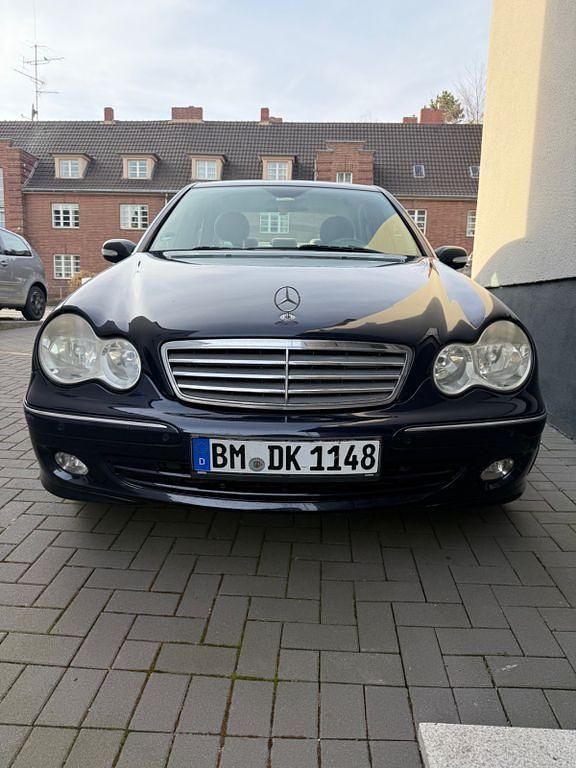Gebraucht Mercedes 220 150 PS (110 kW) 2005 Blau Limousine