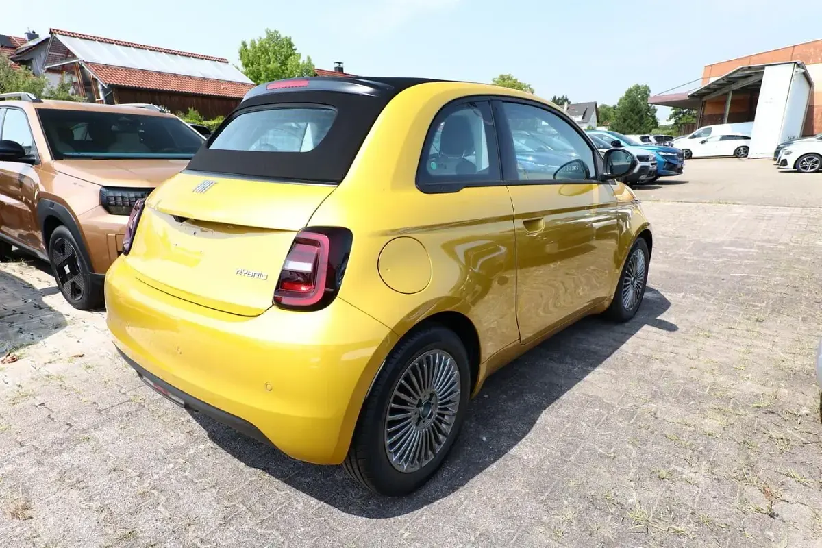 Neu Fiat 500C Icon 65 PS (47 kW) 2026 Sun of italy gelb metallic Cabrio