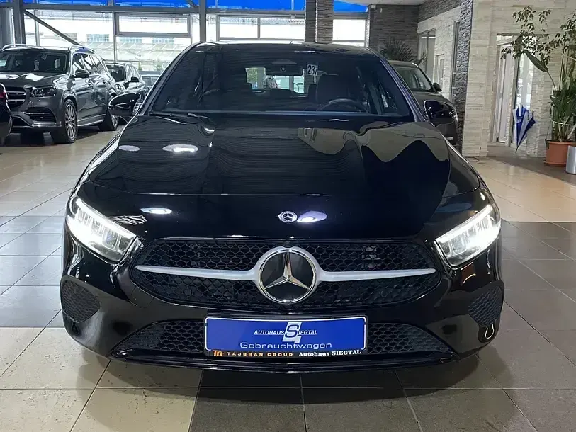 Gebraucht Mercedes A180 150 PS (110 kW) 2024 Schwarz Limousine