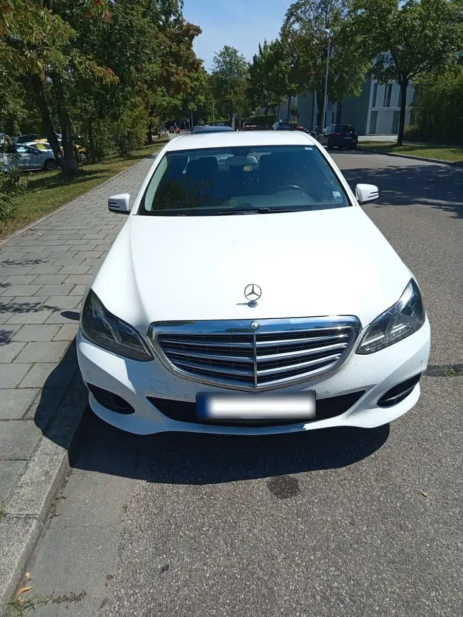Gebraucht Mercedes E220 Edition 170 PS (125 kW) 2015 Weiß Limousine