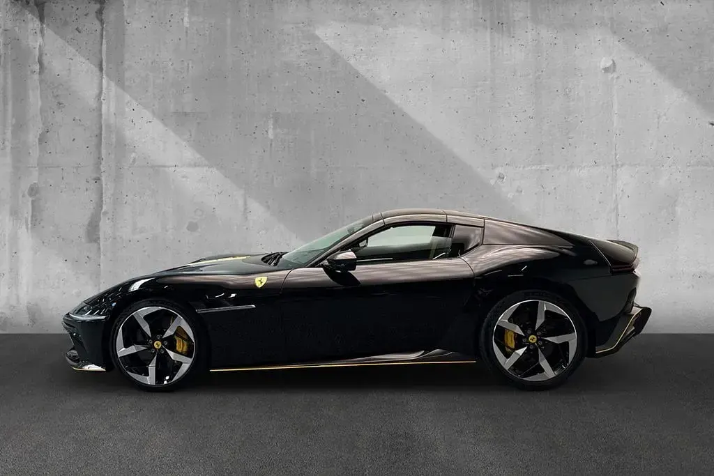 Neu Ferrari 12 Cilindri 825 PS (606 kW) 2026 Nero ds 1250 Cabrio