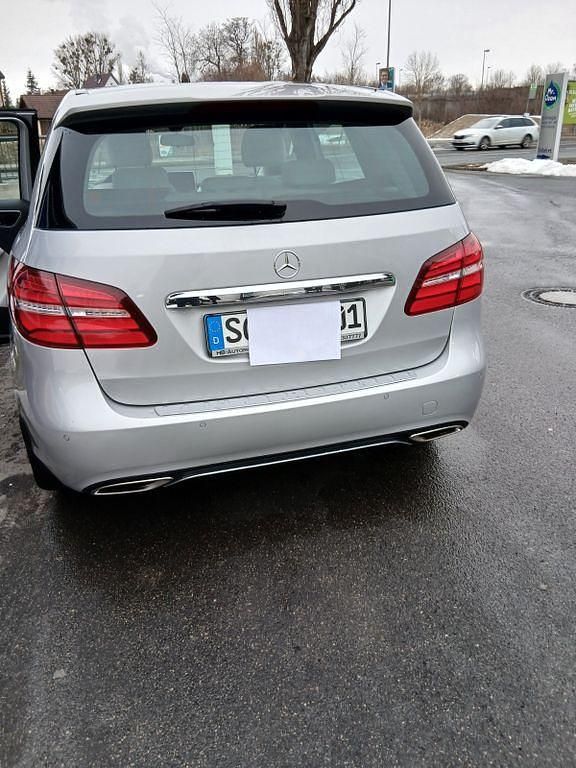 Gebraucht Mercedes B200 156 PS (114 kW) 2016 Silber Van / Kleinbus