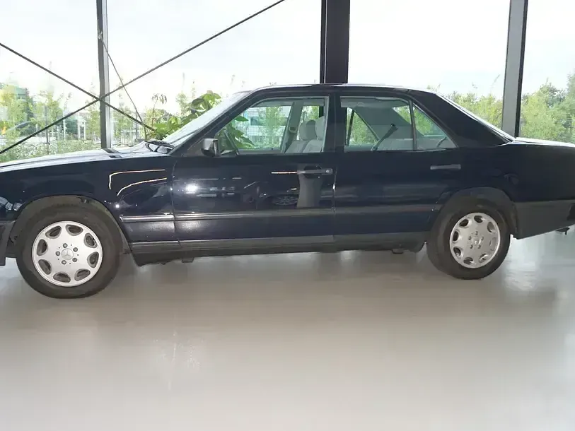 Brugt Mercedes E260 160 HK (117 kW) 1987 Sedan