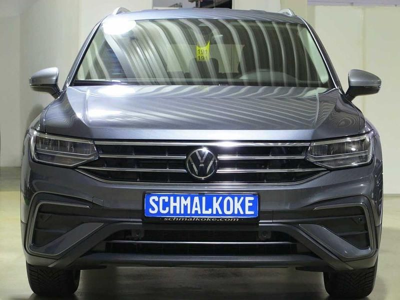 Platinum gray (metallic) Gebraucht 2024 VW Tiguan Allspace Life SUV | 34.750 € (Superpreis) - Bild 1/4