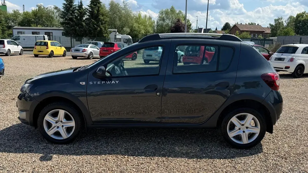 Gebraucht Dacia Sandero Prestige 90 PS (66 kW) 2015 Grau Kleinwagen