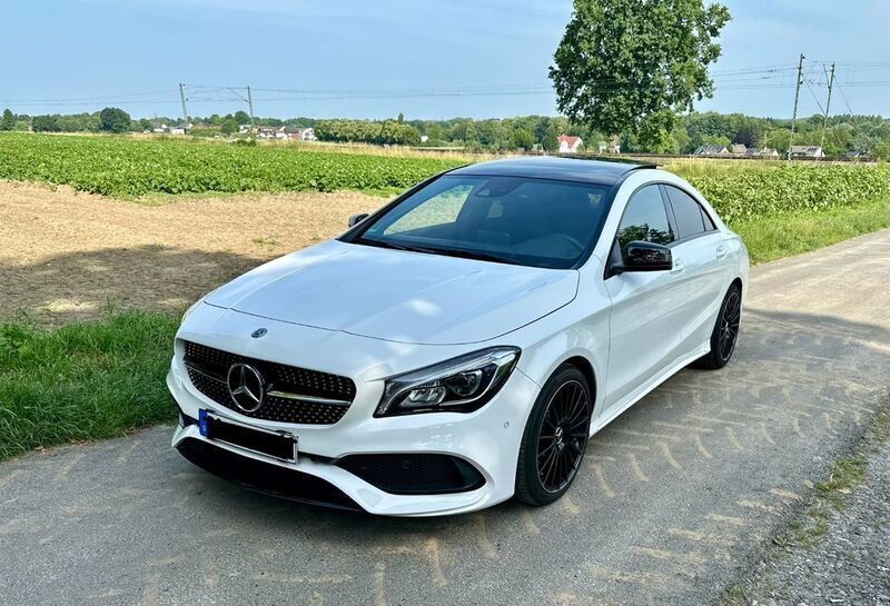 Weiß Gebraucht 2019 Mercedes CLA200 AMG line Coupé | 25.700 € (Guter Preis) - Bild 1/4