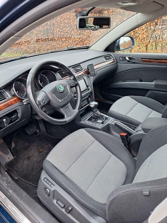 Gebraucht Skoda Superb Elegance 200 PS (147 kW) 2011 Blau Kombi