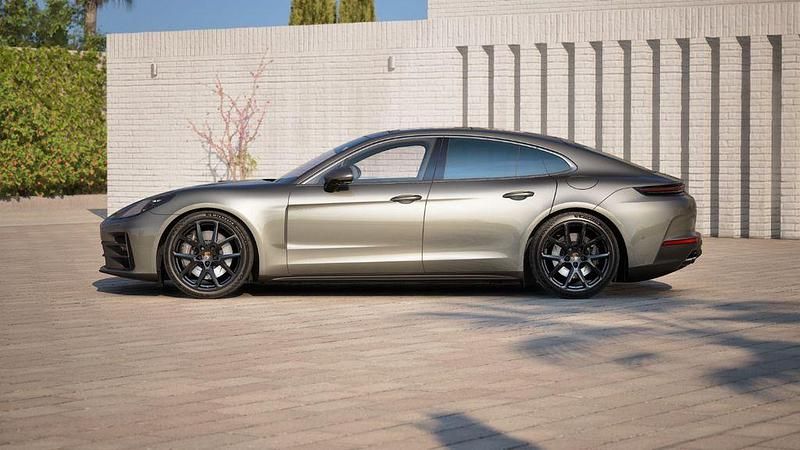 Neu Porsche Panamera 4 470 PS (345 kW) 2026 Aventuringrünmetallic Limousine