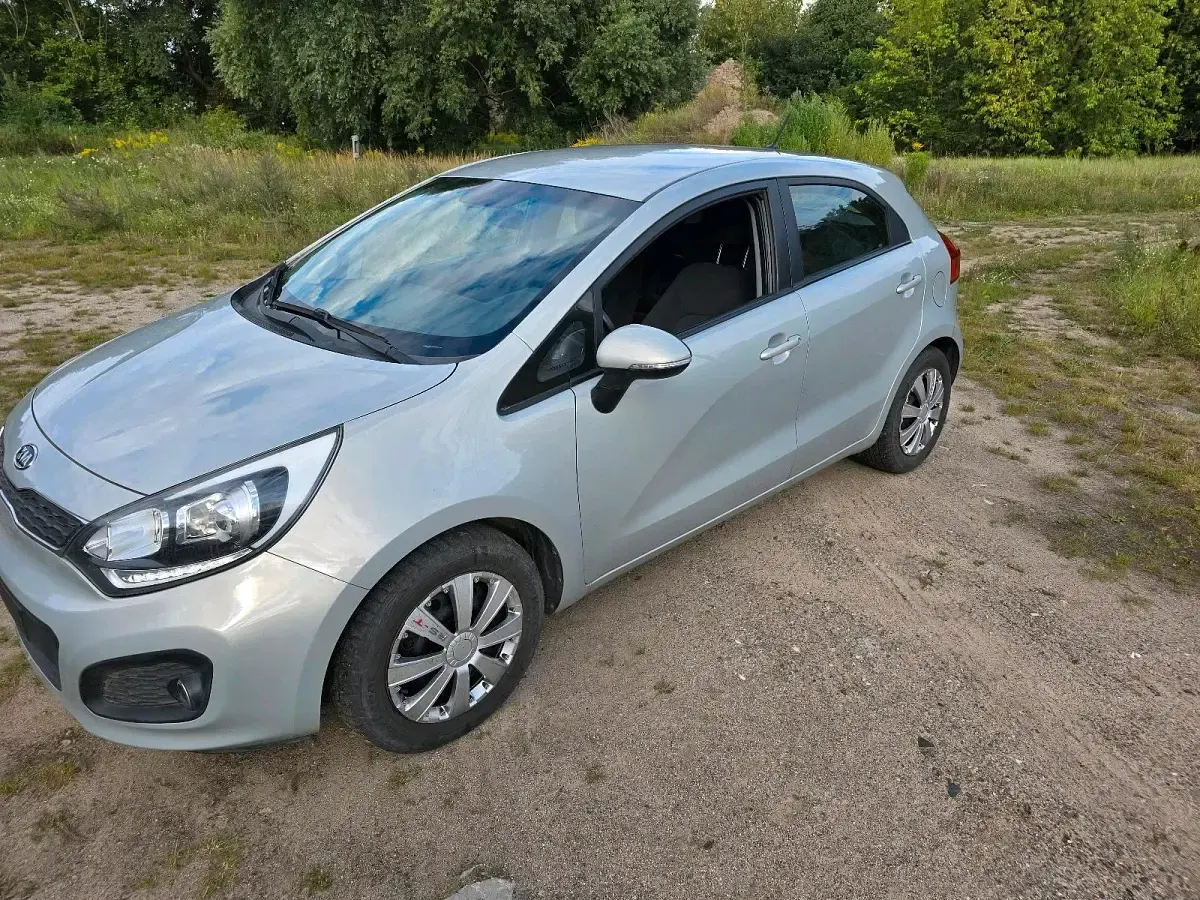 Gebraucht Kia Rio 90 PS (66 kW) 2012 Grau Kleinwagen