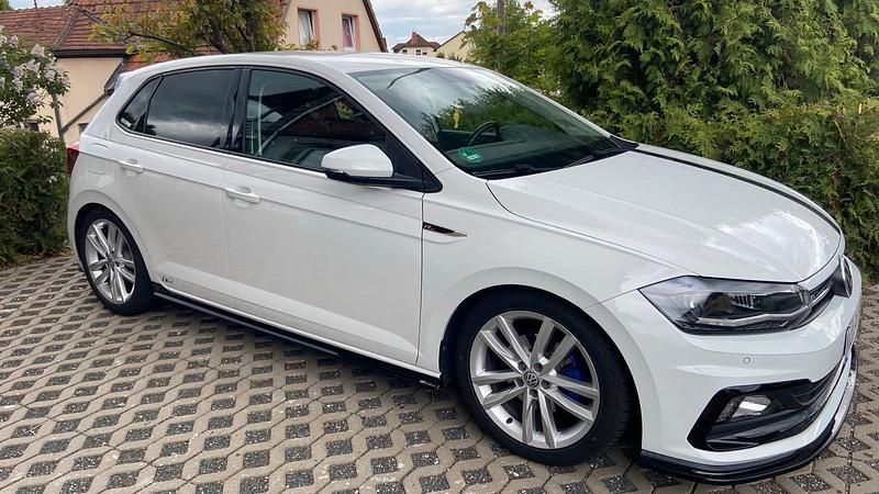 Weiß Gebraucht 2017 VW Polo R-line Kleinwagen | 11.800 € (Fairer Preis) - Bild 1/4