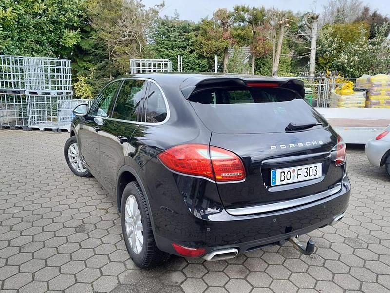 Second-hand Porsche Cayenne 245 CP (180 kW) 2012 Negru SUV