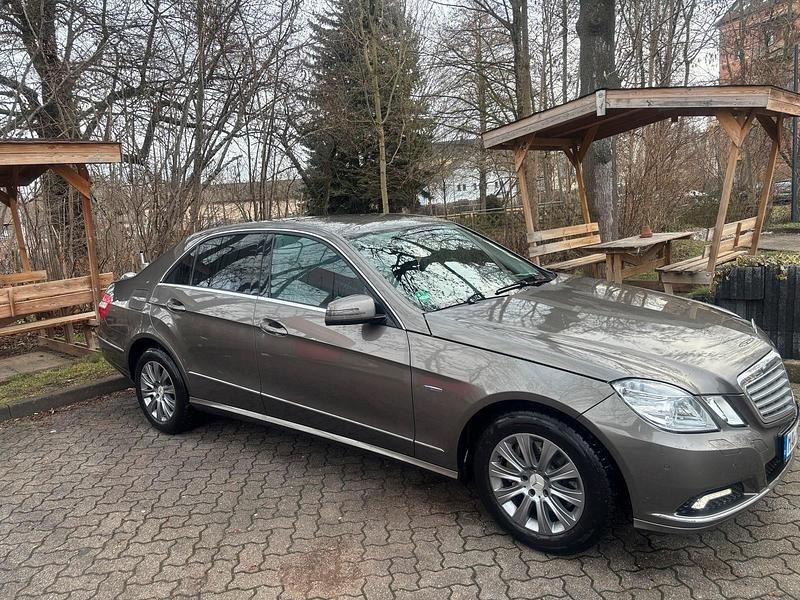 Gebraucht Mercedes E250 204 PS (150 kW) 2009 Grau Limousine