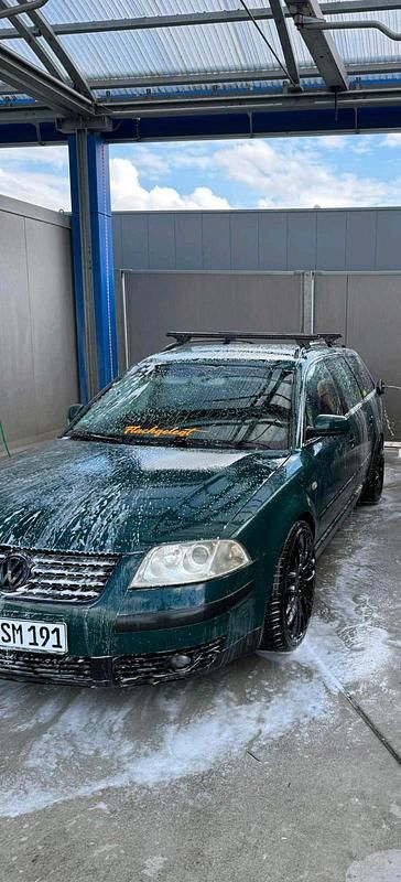 Grün Gebraucht 2001 VW Passat Kombi | 1.750 € (Etwas zu teuer) - Bild 1/4