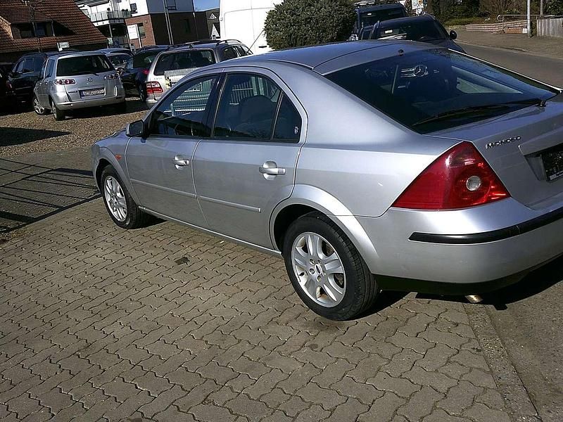 Gebraucht Ford Mondeo Ghia 125 PS (91 kW) 2003 Grau Limousine
